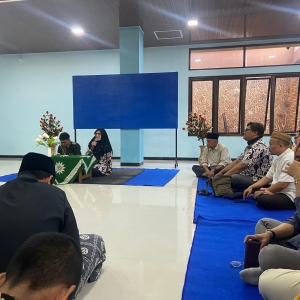 Progdi Pendidikan Bahasa dan Sastra Indonesia UMK Memperingati 10 Suro dengan Berbagi Kasih di Panti Asuhan Muhammadiyah Samsah, Singosari, Kudus